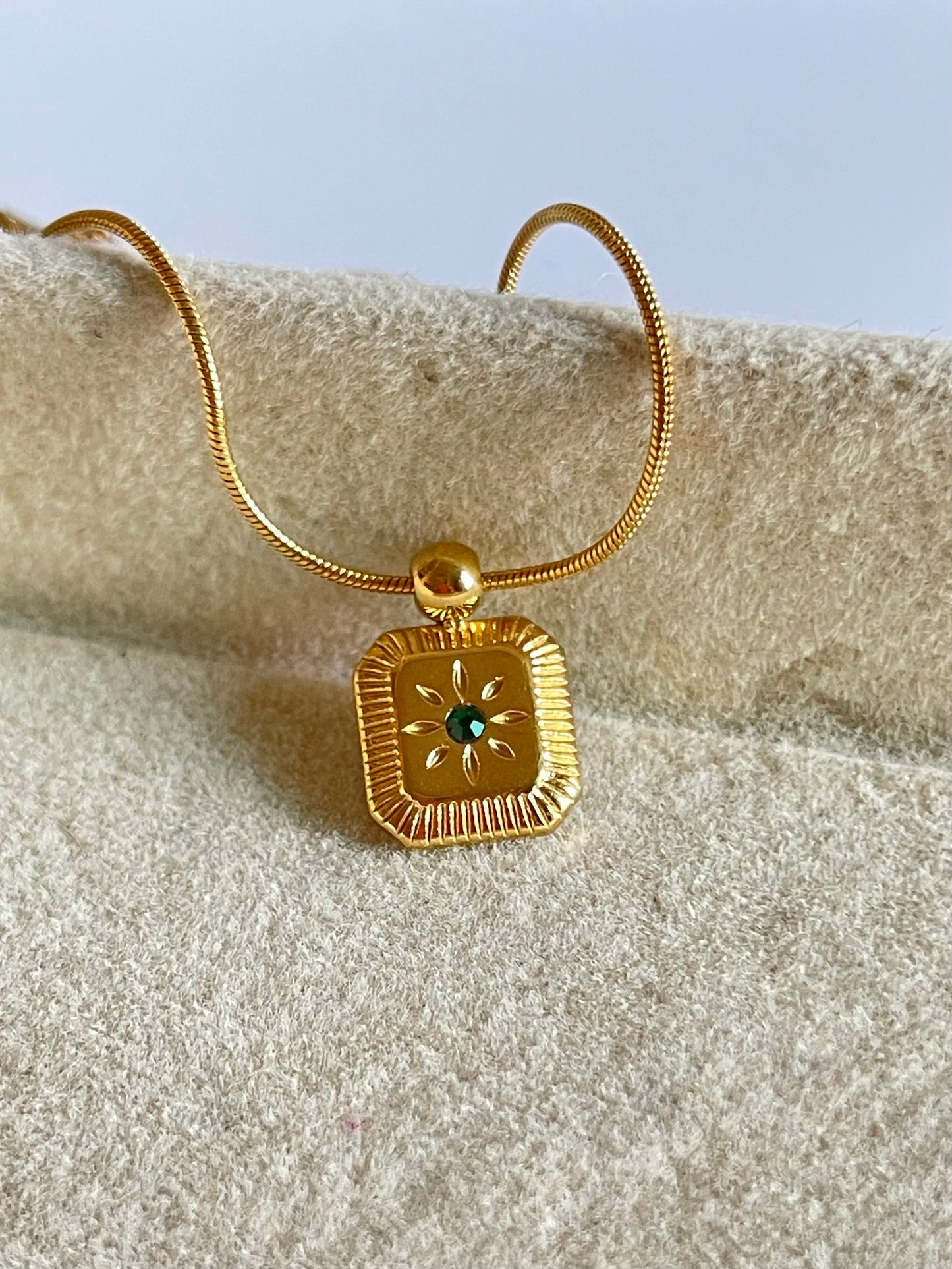 Emera Necklace