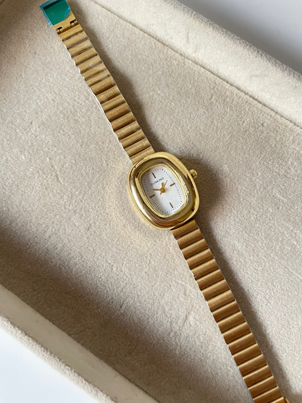 Vellora Watch