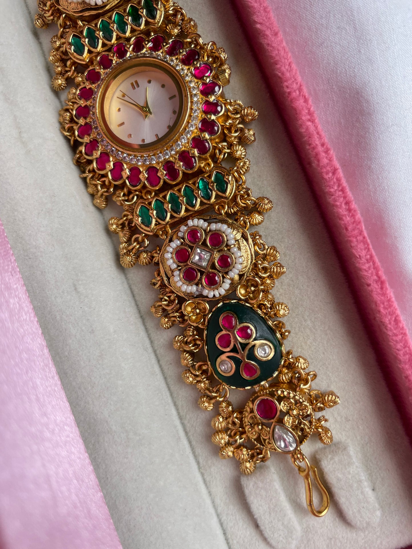 Noora Watch