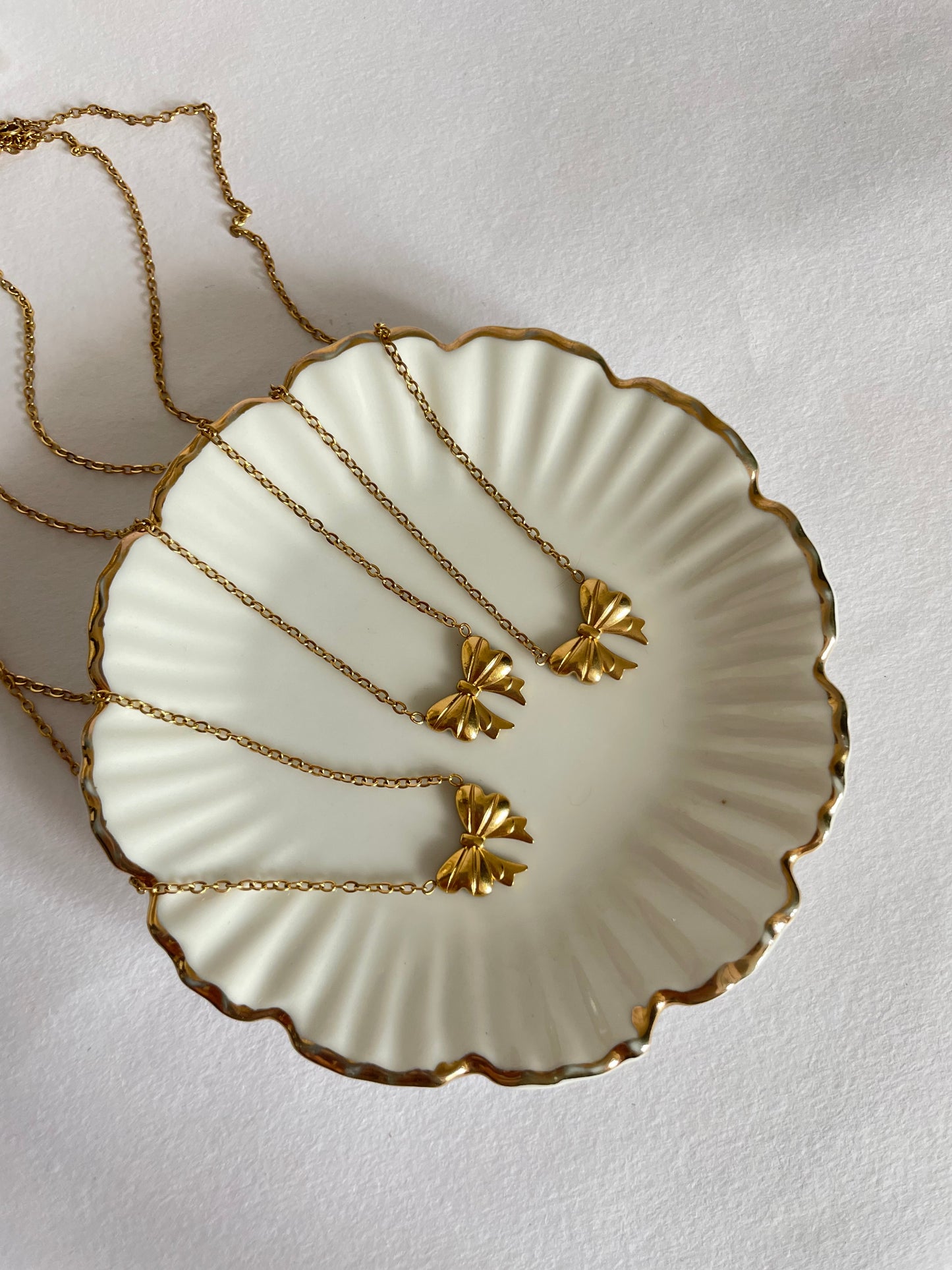Bow Necklace
