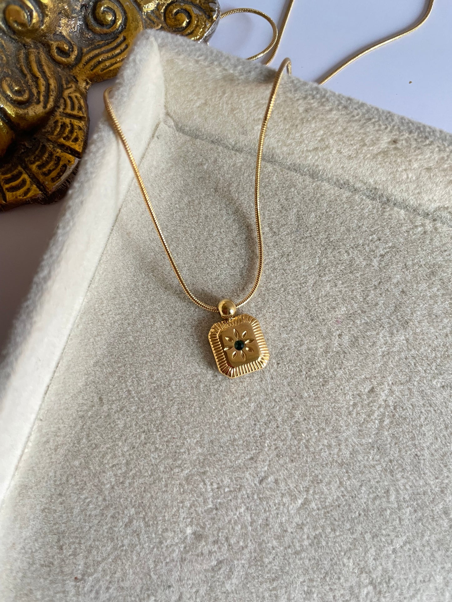 Emera Necklace