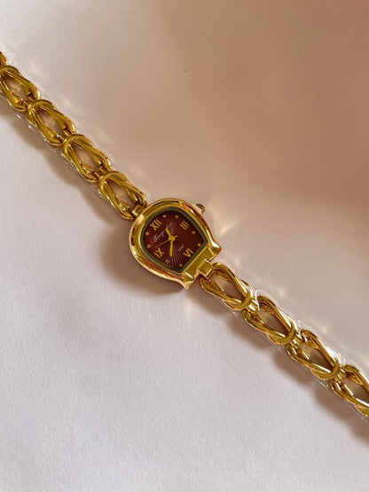 Curvy Watch