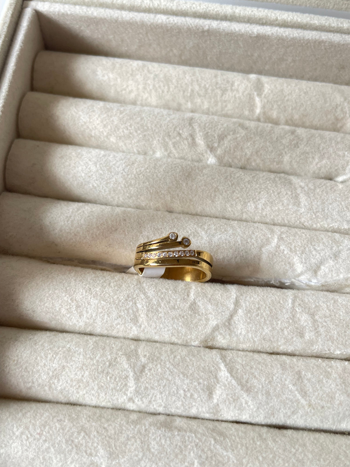 Nia Ring