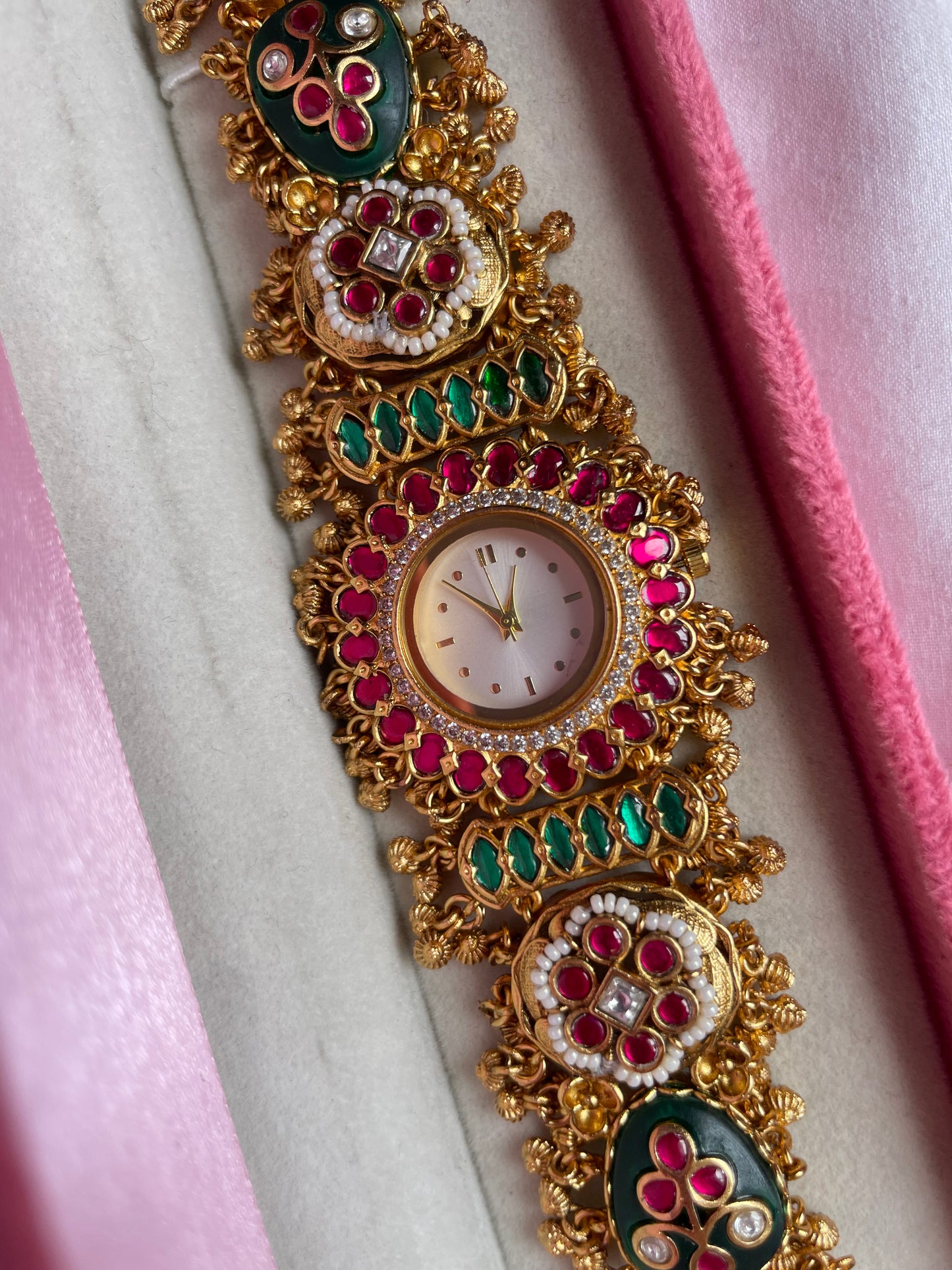 Noora Watch