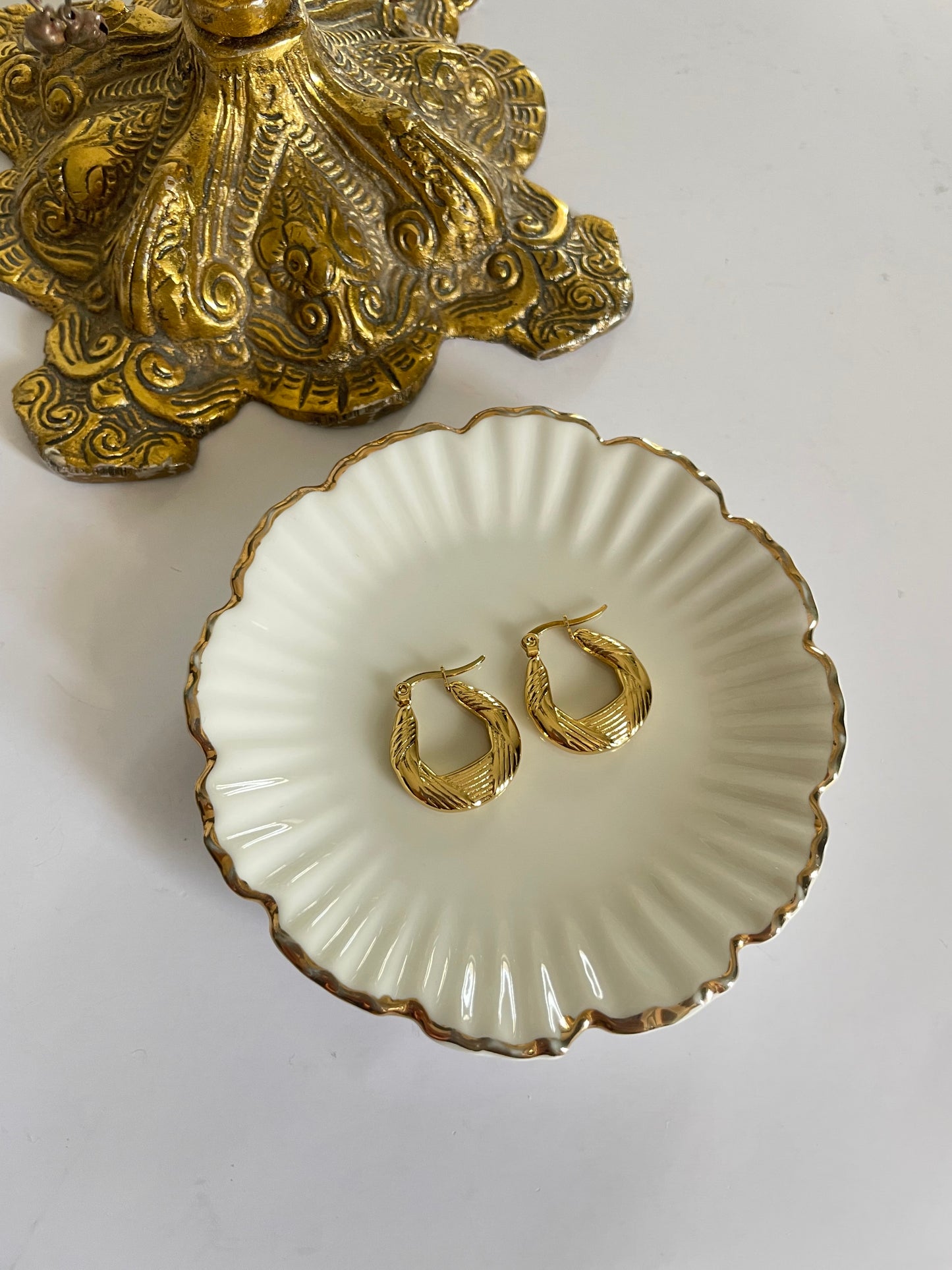 Luna Hoops