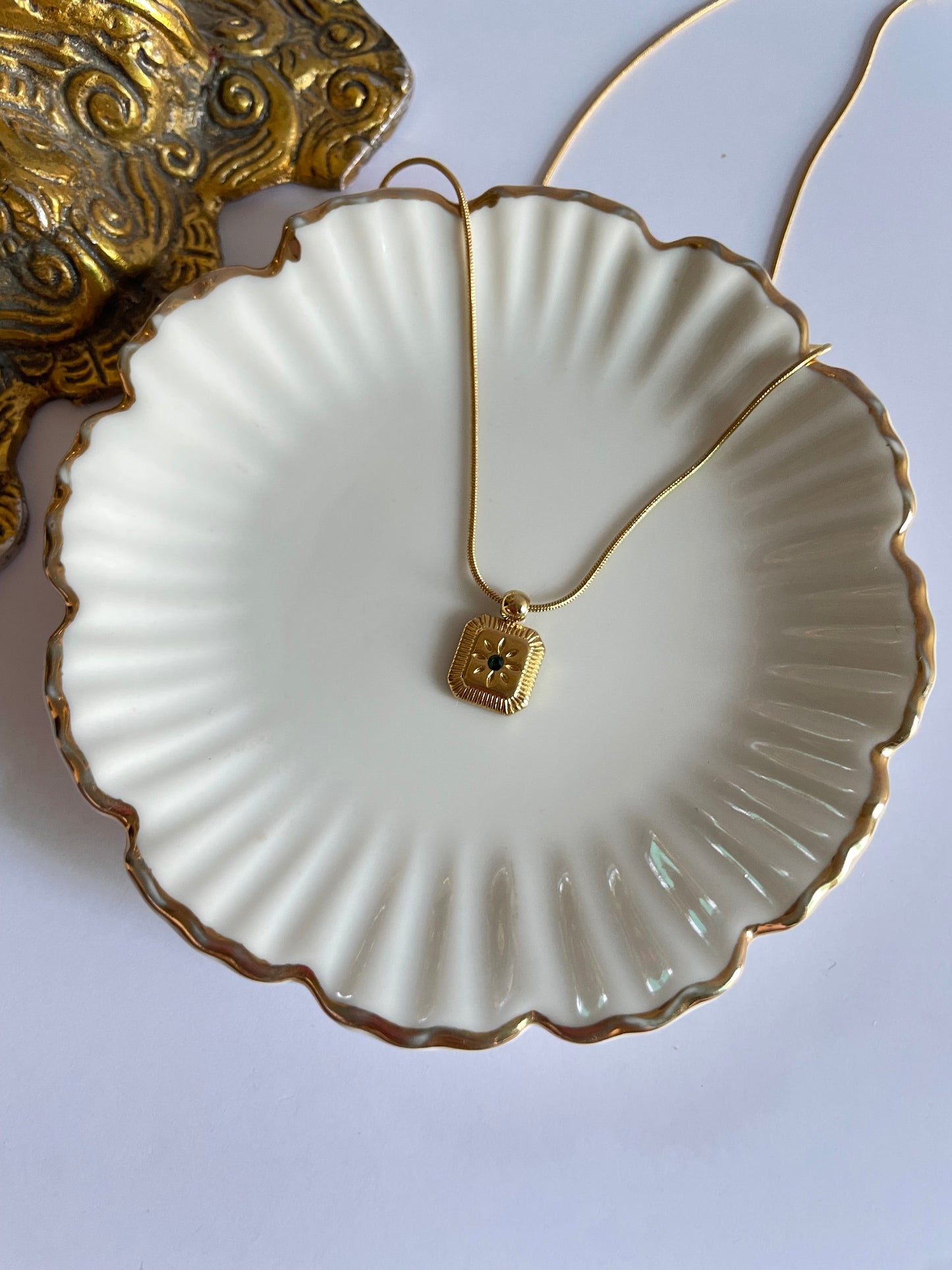 Emera Necklace