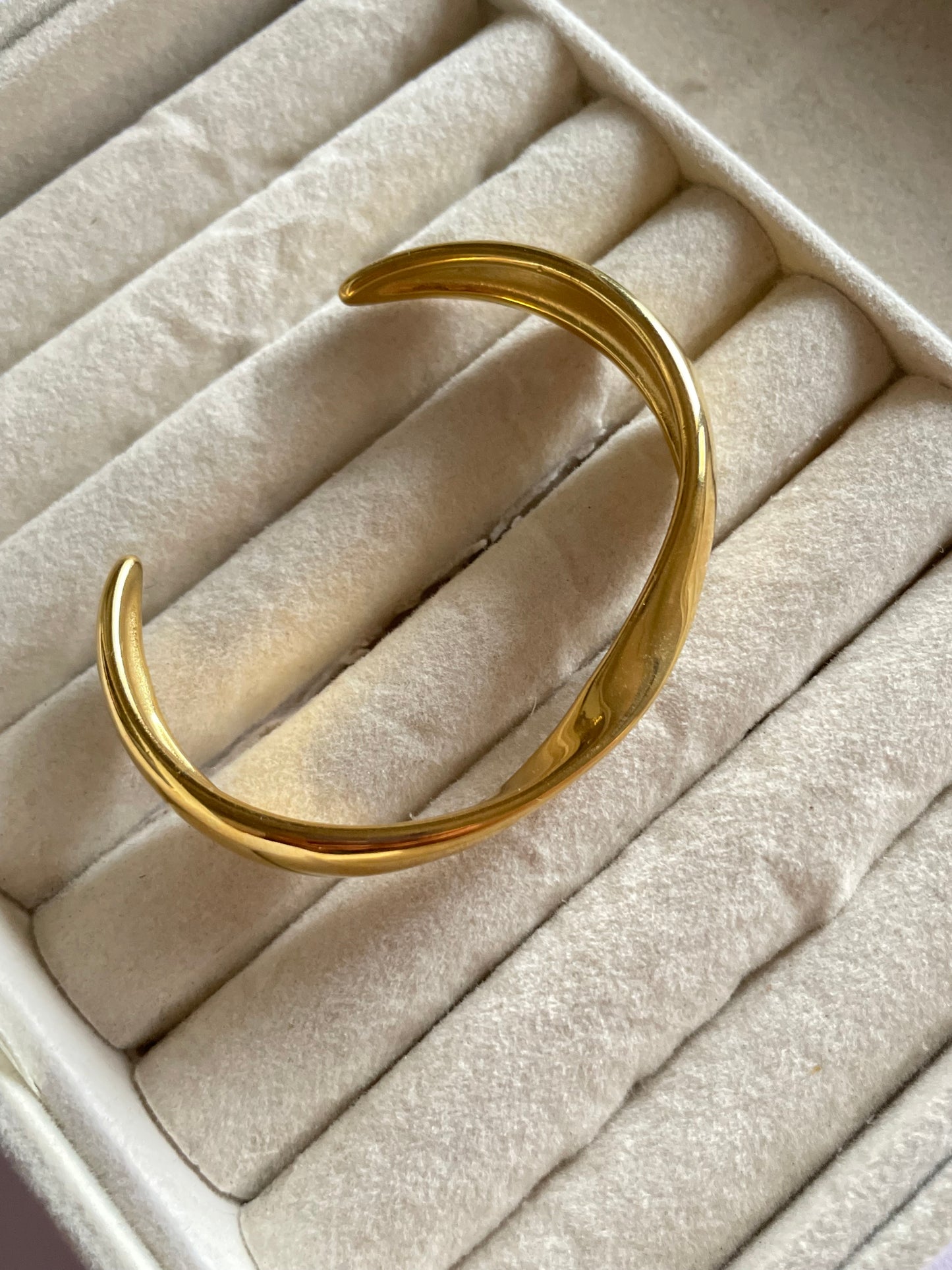 Bella Cuff