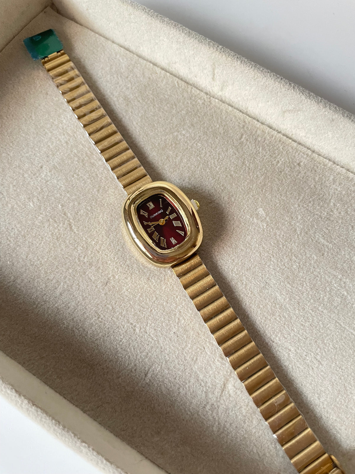 Vellora Watch