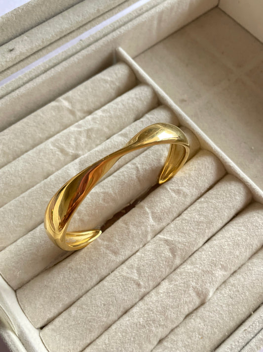 Bella Cuff