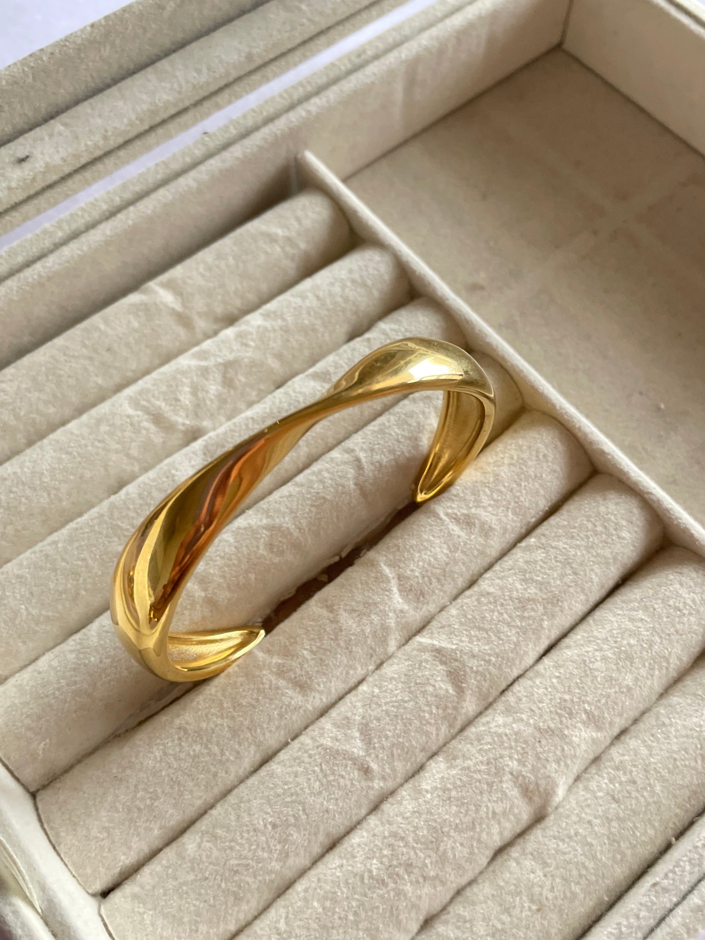 Bella Cuff