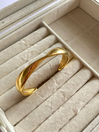 Bella Cuff